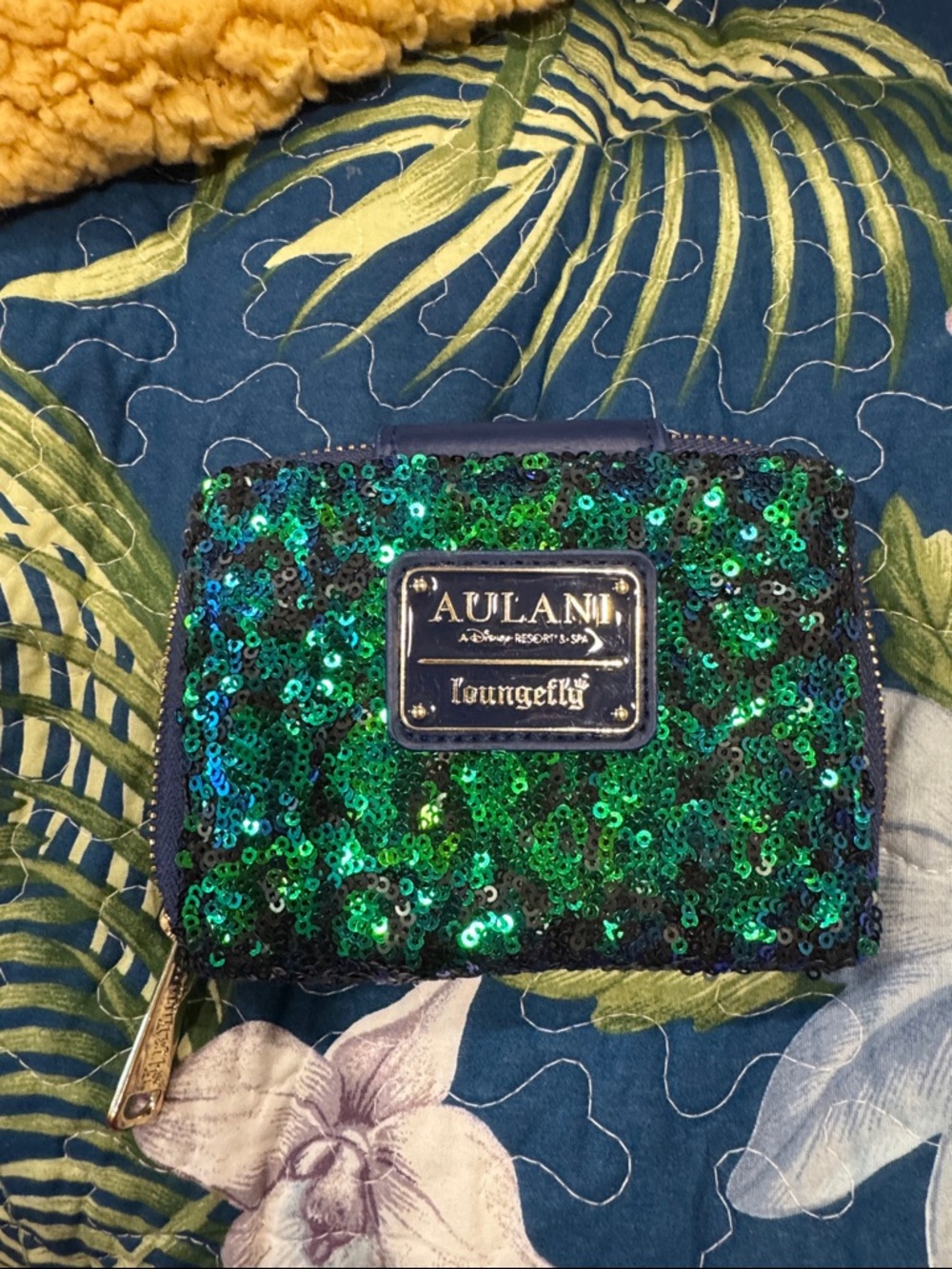 Loungefly disney aulani wallet